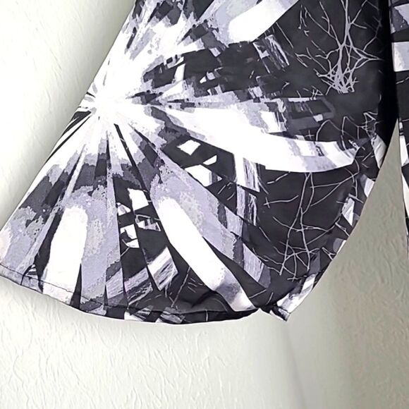 Lane Bryant Black & White Tunic Top, Size 14/16 - Picture 4 of 7